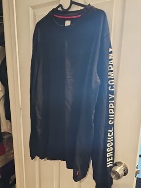 $11 LOWER PRICE IN BUNDLE Sz L long sleeve tee Herschel Supply Company
